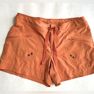 Athleta kick it cargo shorts women’s size 6 peachy orange etc